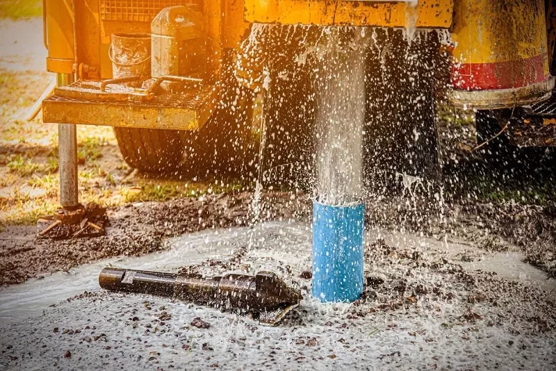 Como puxar água de poço artesiano para irrigação