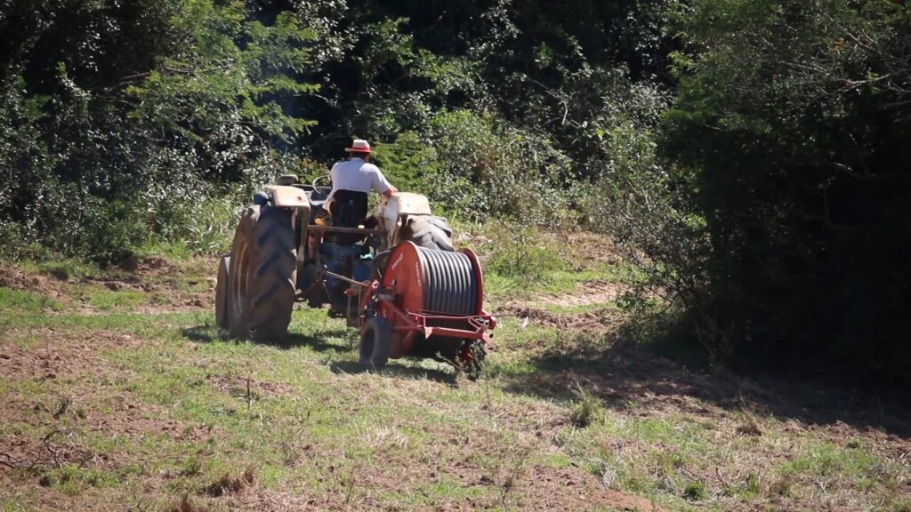 Como funciona e quais as vantagens da irrigação móvel?