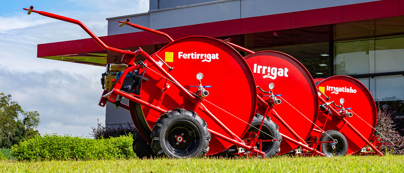 Três modelos de carretéis de irrigação