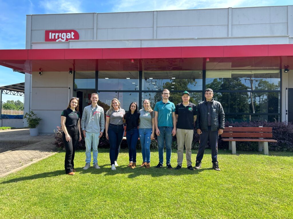 Alunos do curso Técnico em Agropecuária da UNISC conhecem processos de irrigação na Irrigat 6 IRRIGACAO