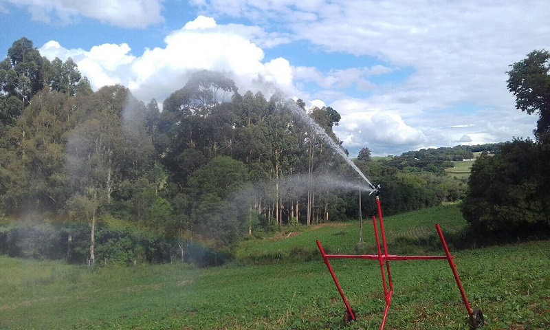 São muitas as vantagens de usar irrigação na soja